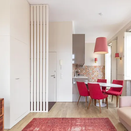 - River Front Apartment *