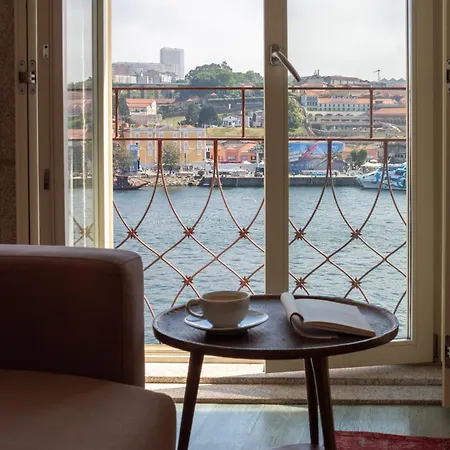 - River Front Apartment *