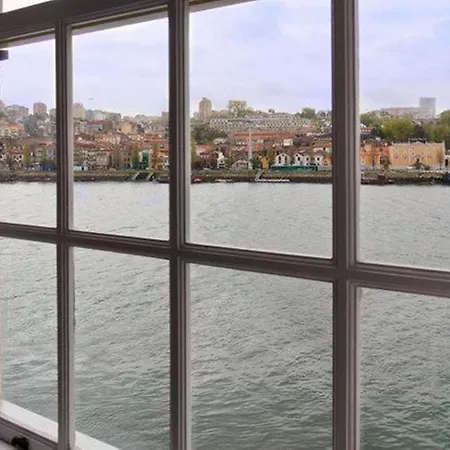 - River Front Lejlighed