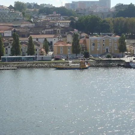 - River Front Lejlighed *