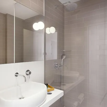 - River Front Apartman