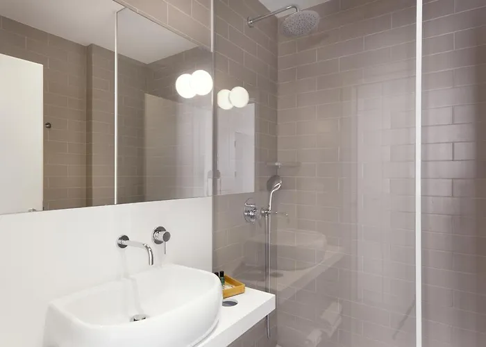 - River Front Apartman