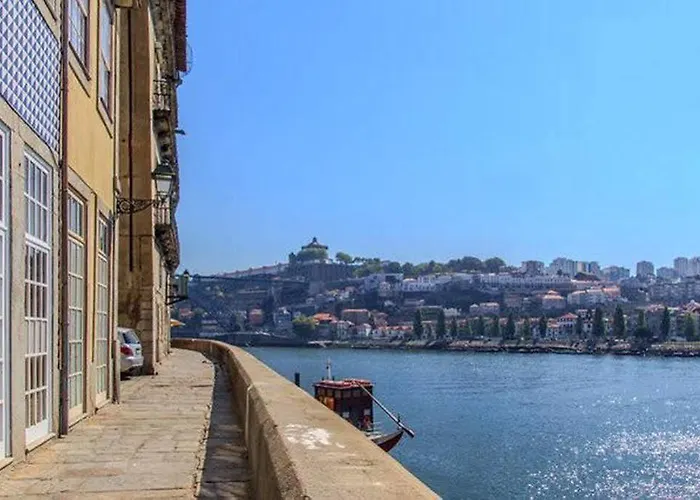 - River Front Apartman *