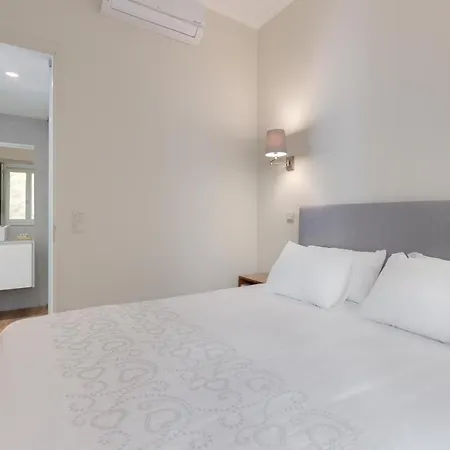 - River Front Apartment